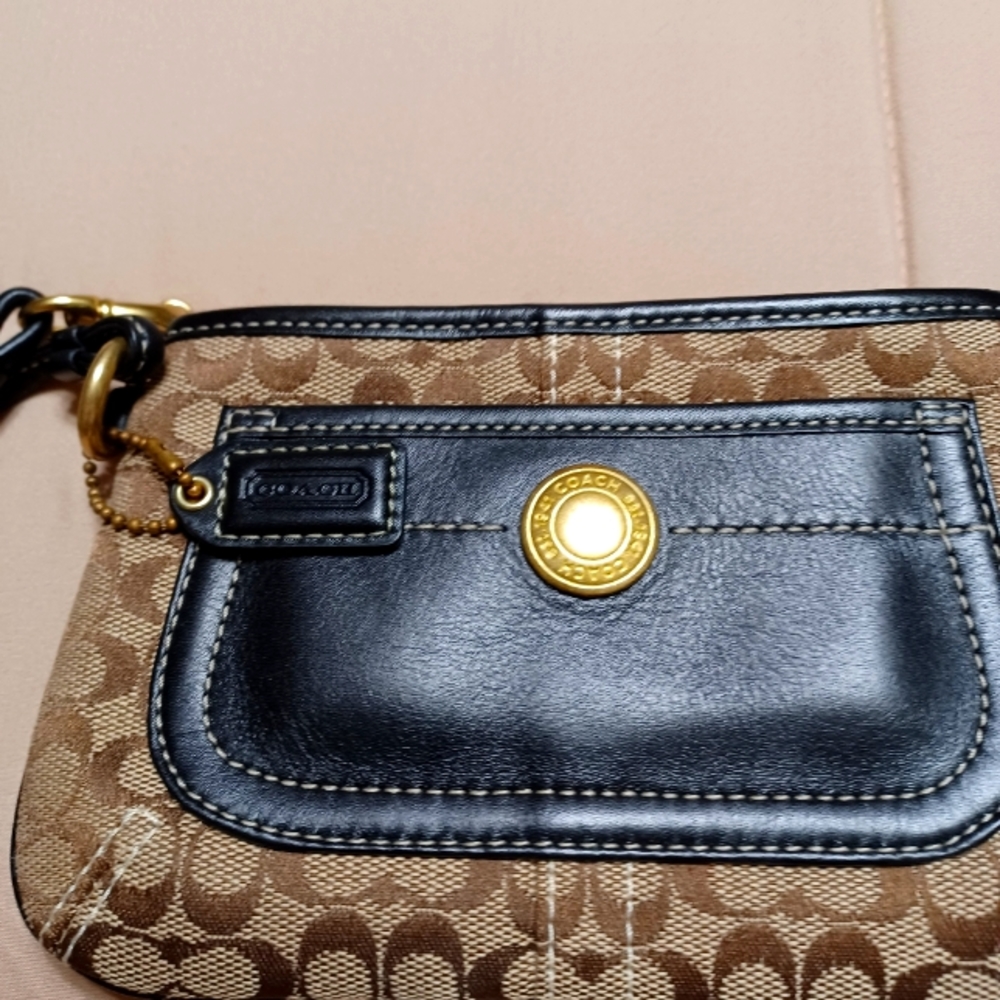 NWOT Coach wristlet